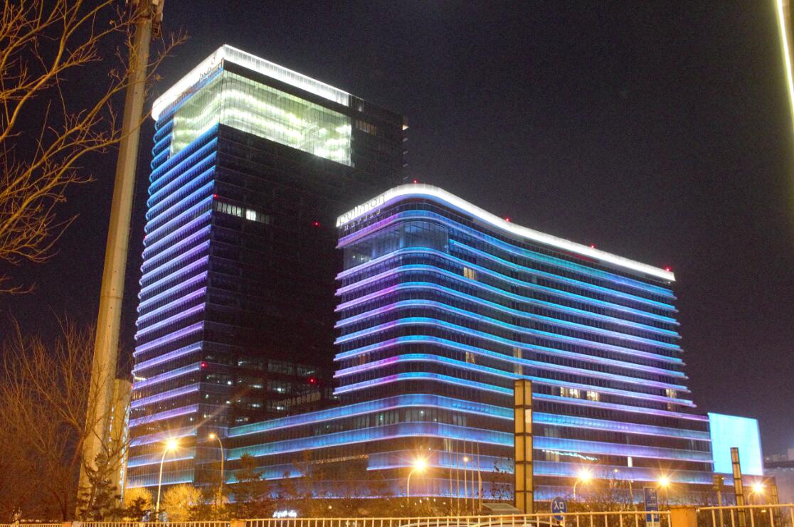 內蒙古包頭市九原區(qū)包商銀行商務大廈建筑夜景照明專業(yè)分包工程--2019神燈獎申報工程